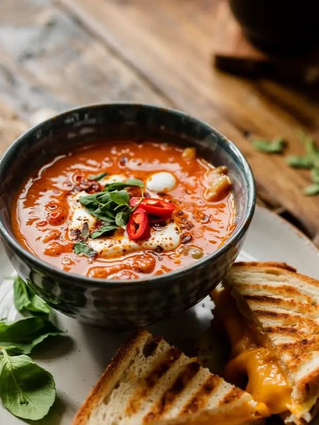 DkqSFiKkQfG1gpfUXvlvUw