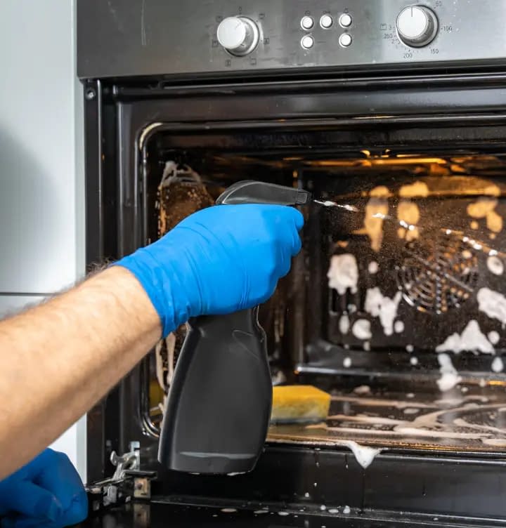 Cleaning Oven with Baking Soda