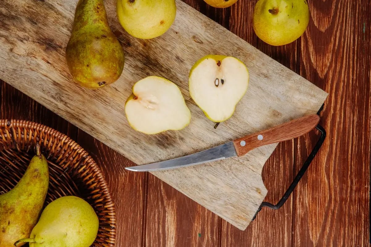 Preparing pears for drying